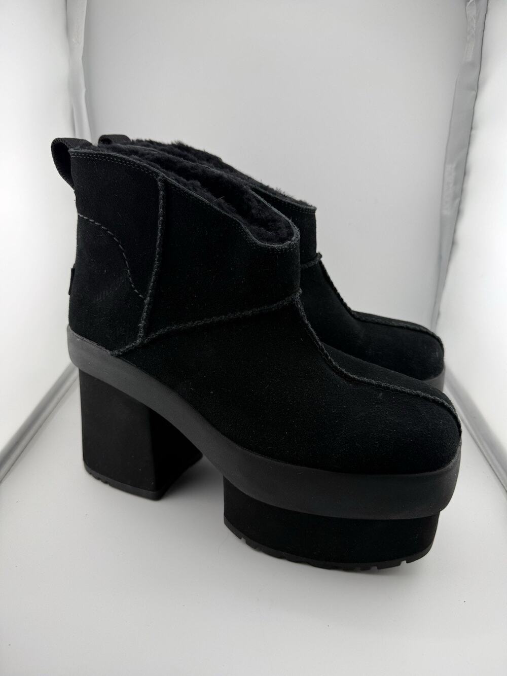 NWOB $185 UGG New Heights Platform Mini boots In Black Size 9